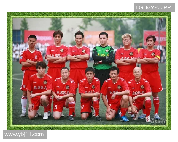 足球明星在绿茵场上展现风采的背后故事与精彩瞬间揭秘